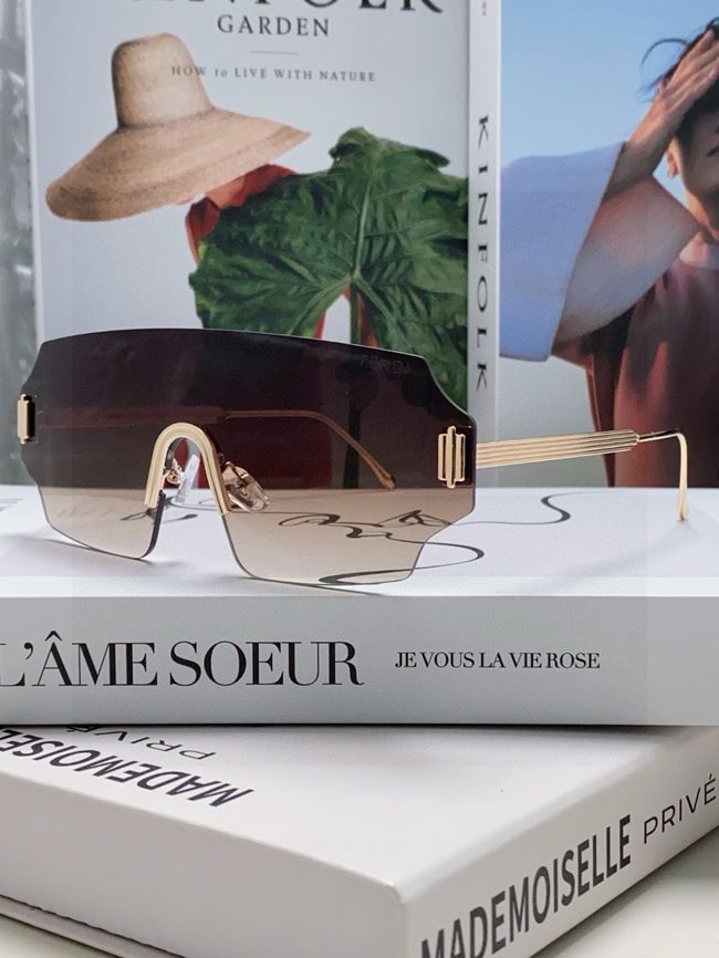 Fendi Sunglasses 821539-2