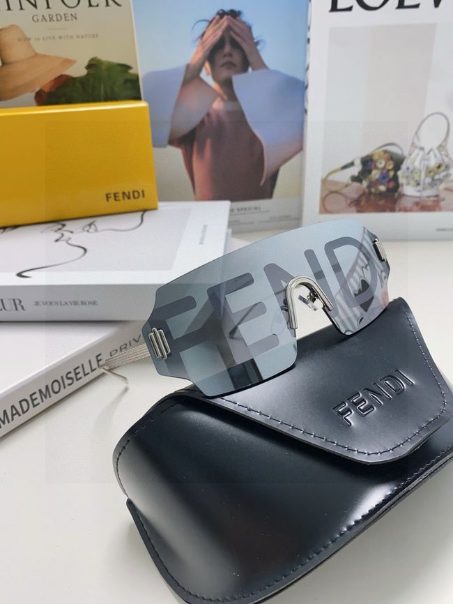 Fendi Sunglasses 821539-4