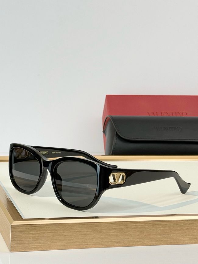 Valentino Sunglasses 821566-1