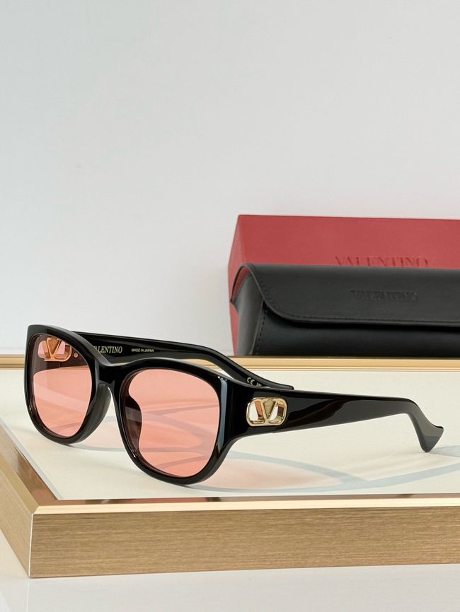 Valentino Sunglasses 821566-2