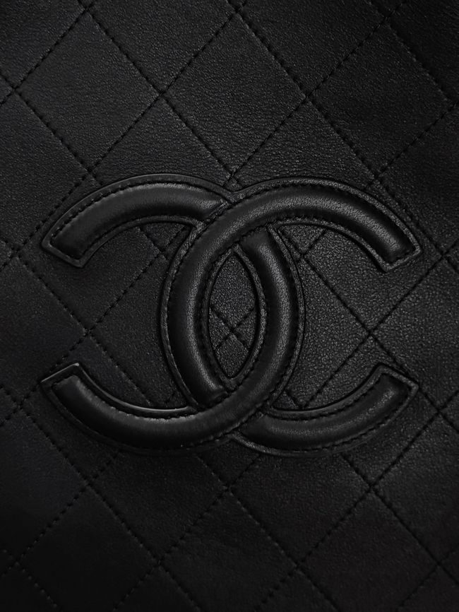 Chanel Small Shopping Bag AS6200 black