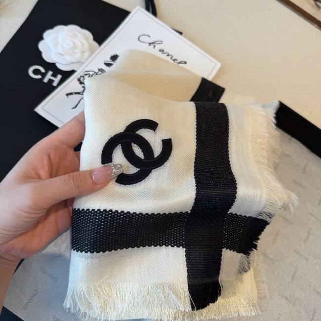 Chanel cashmere Shawl B25980