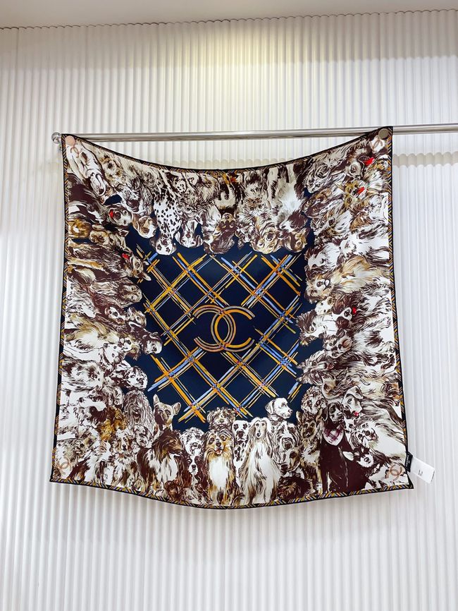Chanel silk scarf B25981-1