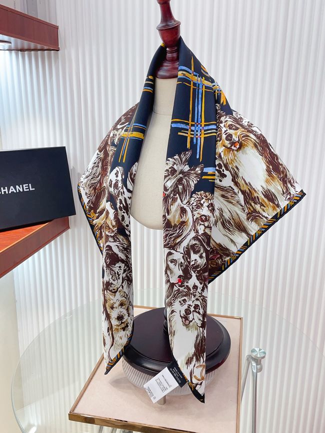 Chanel silk scarf B25981-1