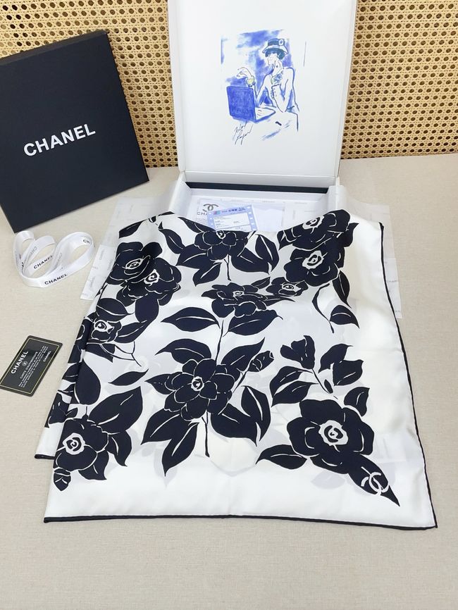 Chanel silk scarf B25987-1