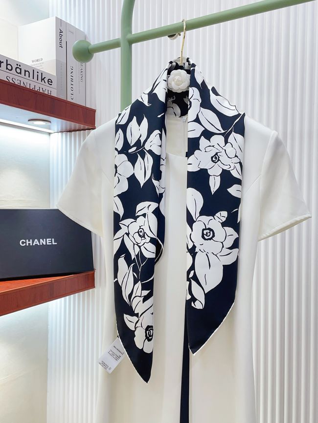 Chanel silk scarf B25987-2