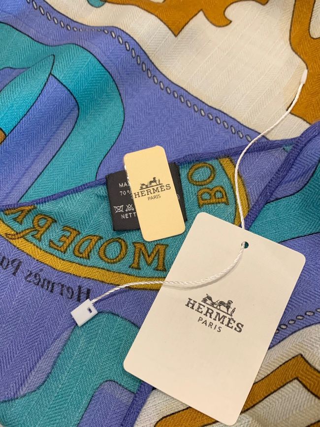 Hermes cashmere Triangular bandage H24441-1
