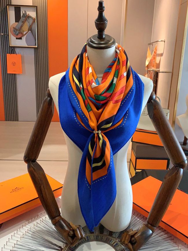 Hermes cashmere Triangular bandage H24441-2