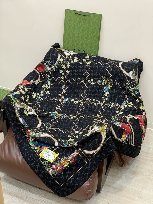 Gucci Printed GG wool silk shawl 873729-2