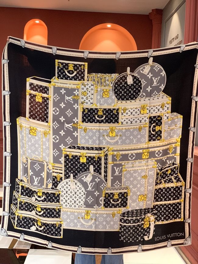 Louis Vuitton Monogram Shine Shawl M98771-3