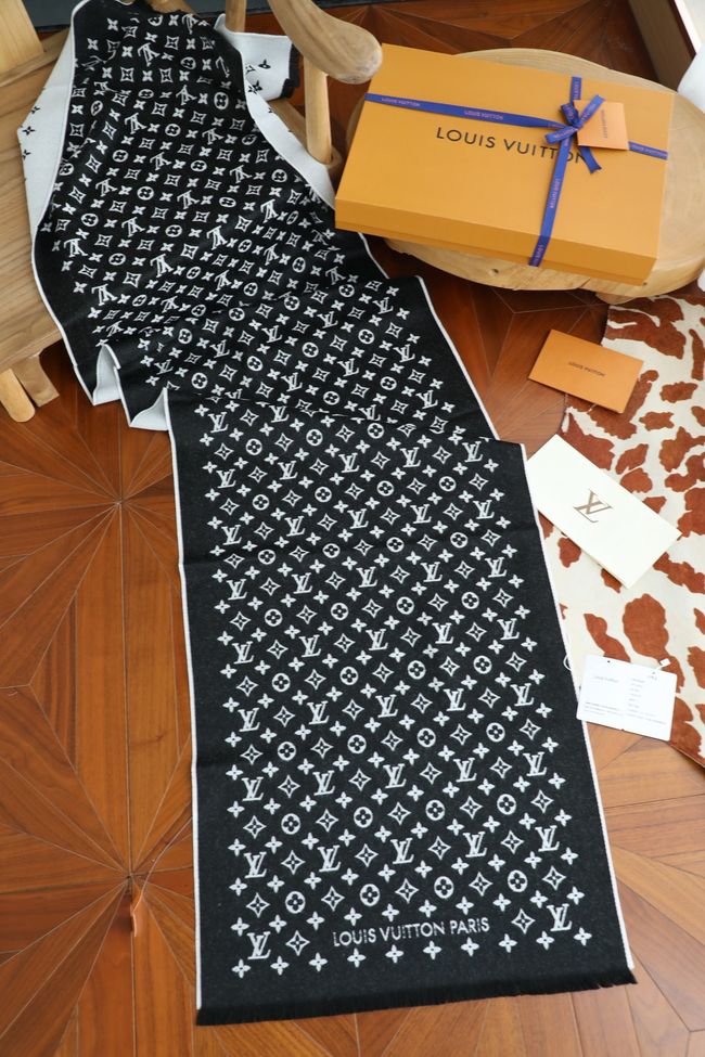 Louis Vuitton New Forevergram Scarf M9A253-1