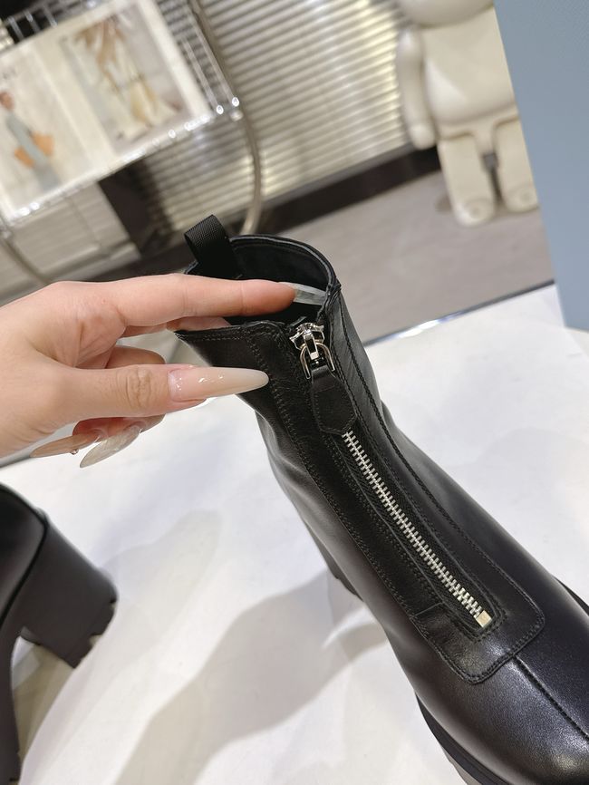 Prada Monolith brushed leather Chelsea boots G085-6