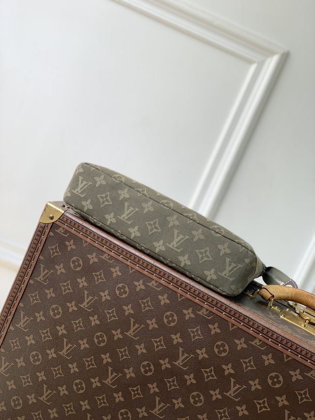 Louis Vuitton Pochette Voyage M2A165