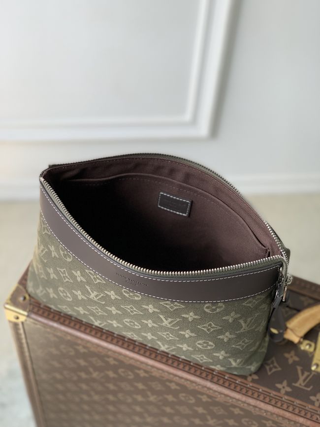 Louis Vuitton Pochette Voyage M2A165