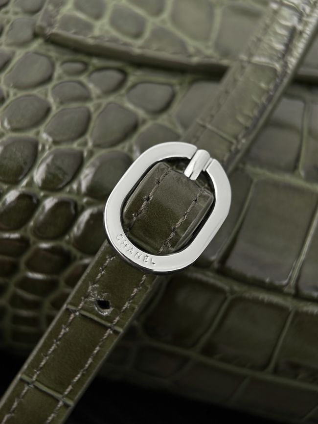 Chanel Crocodile Embossed Maxi Flapbag Calfskin AS6233 dark green Chanel Crocodile Embossed Maxi Flapbag Calfskin AS6233 dark green