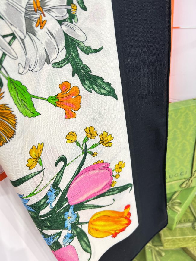 Gucci Wool and Silk Shawl A008HK-2