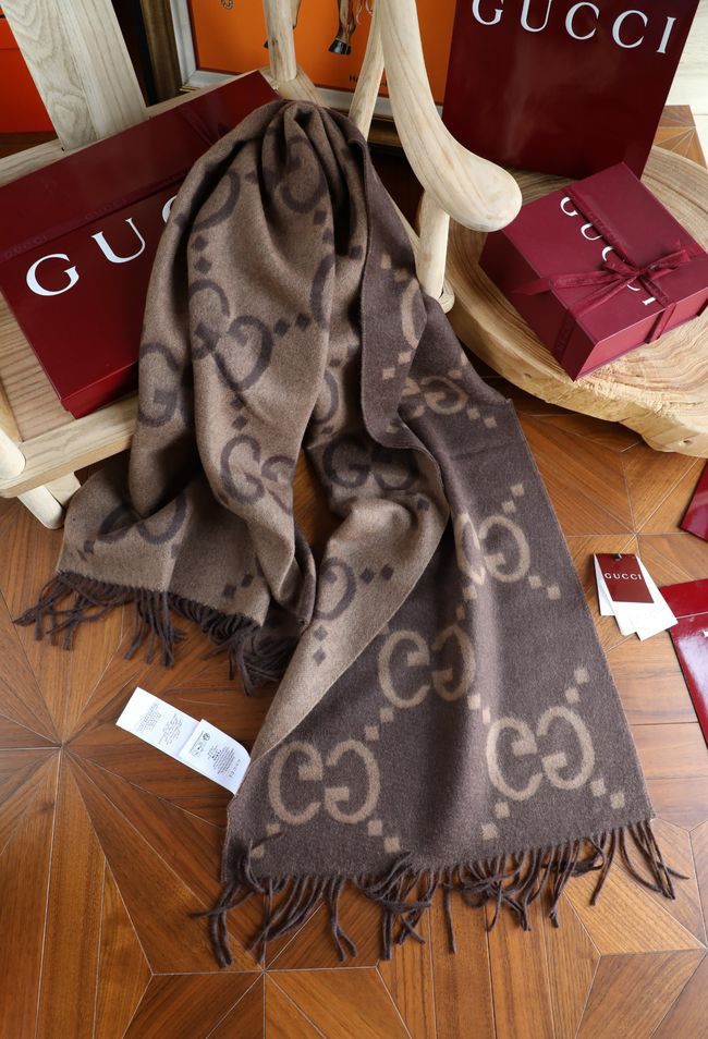 Gucci Reversible Cashmere scarf 777067-7