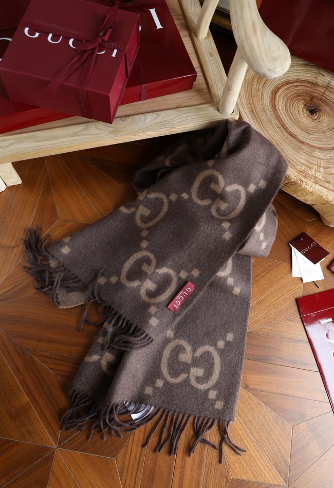 Gucci Reversible Cashmere scarf 777067-7