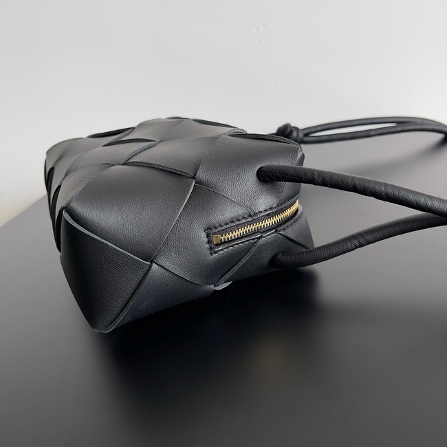 Bottega Veneta Intrecciato Concert Pouch D794258 black