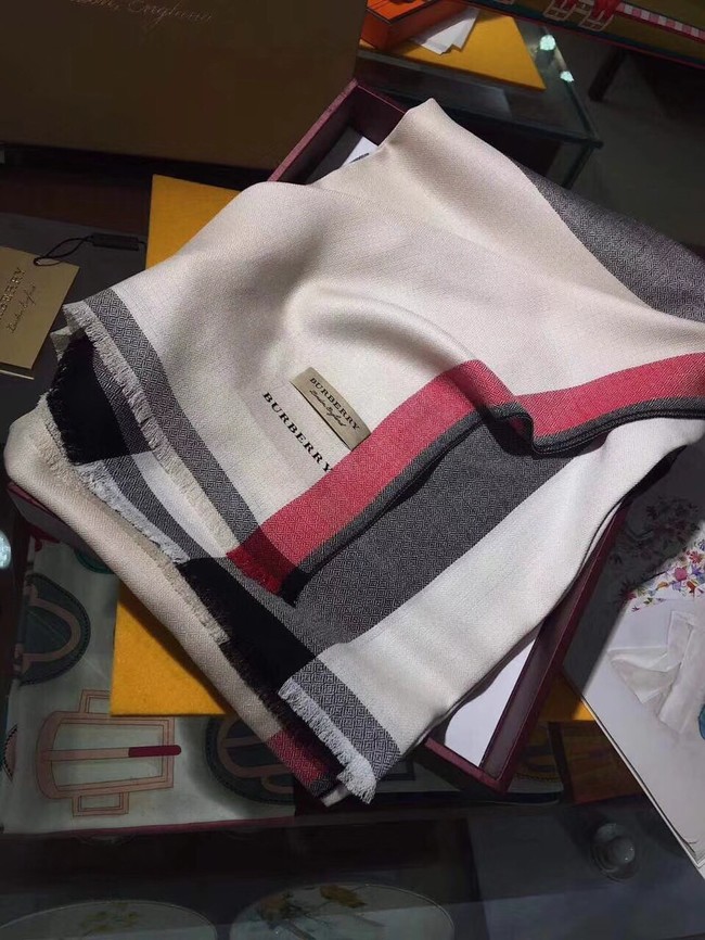 Burberry Shawl Wool Silk and Cotton KY191