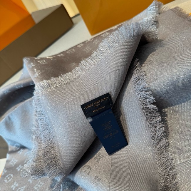 Louis Vuitton Monogram Classic Shawl M97743-3