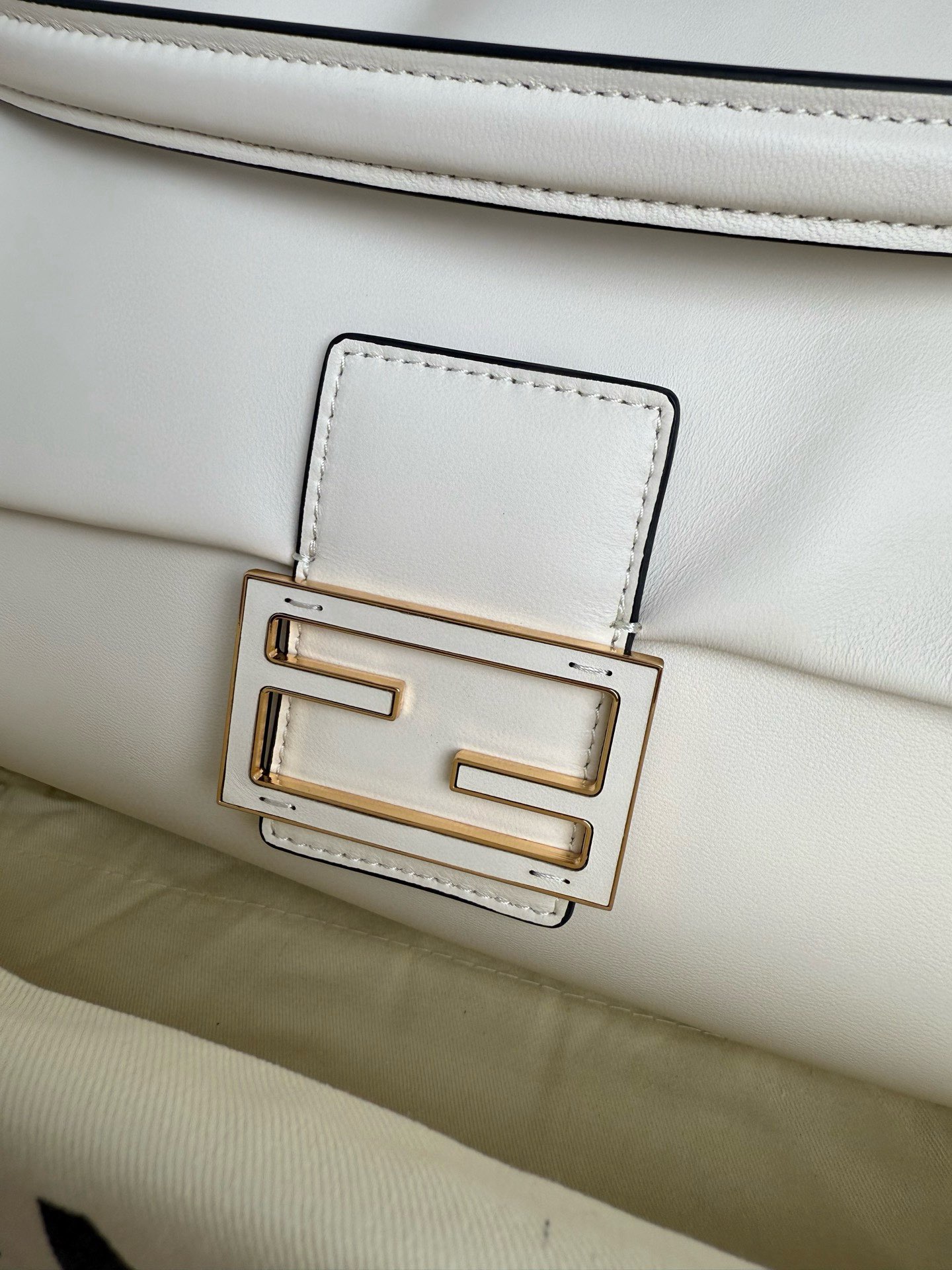 Fendi Mamma Baguette Original Leather Top Handle Bag 8832 White